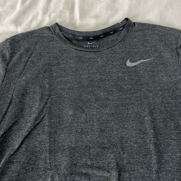 Men’s Nike Shirt - Picture 2 of 3